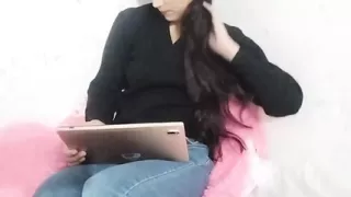 Bhabhi ko ghar bula kar bra khol ke chod diya