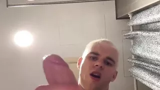 I Went to the Toilet in a Hostel and Decided to Jerk off There