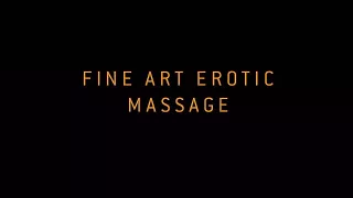 Brünettes Girl gibt den perfekten Handjob