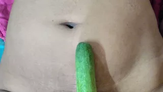 Desi saira beautiful bhabhi ghar per koi nahi hai cucumber se masturbating
