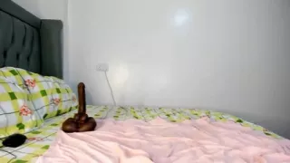 Good Girl Plays with Sex Toys Until She Reaches Overwhelming Climax
