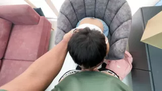 Doy Un Rico Y Jugoso Regalo a Mi Latina Hermanastra Por Venir a Visitarnos, Se Lo Come Todo Y Se Lo Meto Por Su Culo