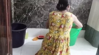 College hostel me girl ka bathroom MMS video hua leaked