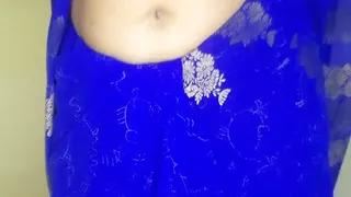 Desi Bhabi Hot Looks