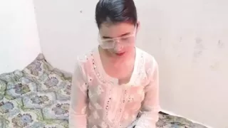 Desi bhabhi ko dever ne gift deke chod diya