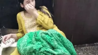 Step sister bistar kar rhi thi step brother ne chod diya