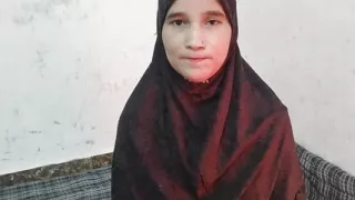 Desi aunty ko saman dene ke bahane pel diya