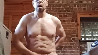 I fuck a bottle with my ass and cum