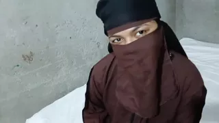 Muslim girl gives gift to house owner