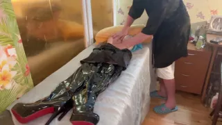 Massage and Handjob to the the Tranny Till Cum