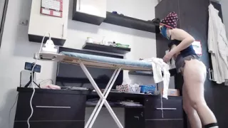 Amateur mom does housework naked.