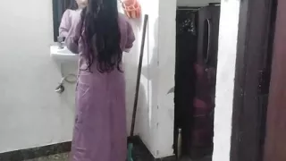 Step daughter ko school me hi pakad ke pel diya