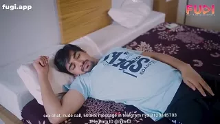 Luder mit schwarzen Haaren weckt ihn mit Blaskonzert