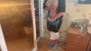 Carrying and masturbating the tranny till cums