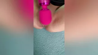 Amateur couple fucks uninhibitedly in the car in the middle of the day