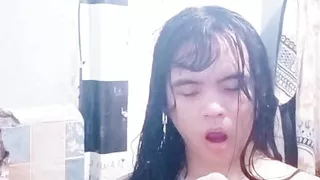 Filipina Babe Plays While on Secret Video Call