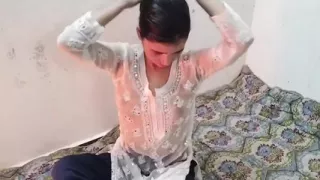 Bhabhi ko gandi video dikha kar step sister ke samne pel diya