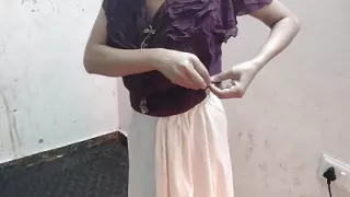 Desi aunty ko bathroom me pakad ke jabar dasti pela