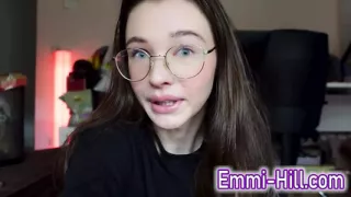 18 yo very skinny Girl extrem squirt small tits xxl Labia