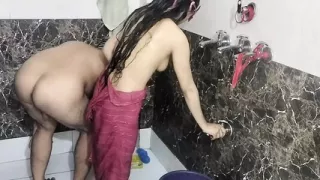 Chachi ki chuchi daba daba kar chudai kari