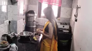 Kichen me step sister ko piche se pakad ke pel diya