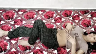 Step sister ko bathroom me chuchi daba daba kar pela