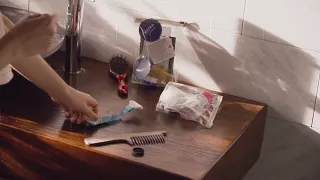 Hübsche Blondine bläst und reitet seinen dicken Pimmel