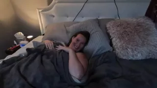 Using my stepsister&#039;s bed while I pleasure him