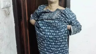 Step daughter ko gandi video dikha kar jabar dasti pakad ke pel diya