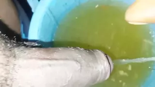 bhoot ke dar Ke Karan Bahar Nahin Gaya balty Mein peshab Kar Diya land Khada Karke