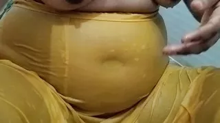 Desi hot saira stepsister bathing