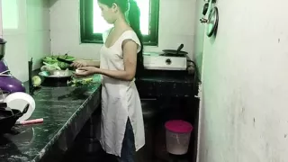 Malik ne muze paise dekar hotel me jabar dasti pela