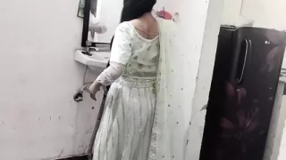Muslim girl ko paise dekar jabar dasti pakad ke pel diya