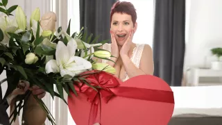 Liza Pinelli VR Porn: Mom Deserves The Best - VirtualTaboo