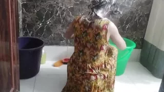 College ka bathroom MMS video licked