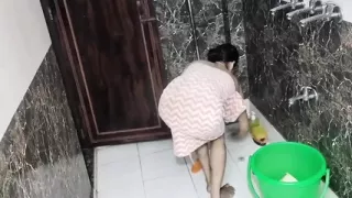 Indian college girl ka bathroom MMS video viral