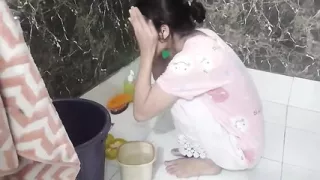 Desi hot girl ko paise dekar jabar dasti pela