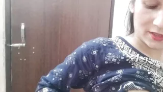 Indian muslim girl ki chuchi ko daba daba bur faad diya