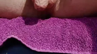 Pulsating hole in the sun