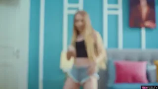 Schlankes Teen braucht harten Sex