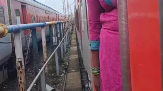 ????DESI INDIAN TRAIN VALI BHABHI girl have sex with step brother Xxx , Desi Village Doggy style rough hardcore College girl tight