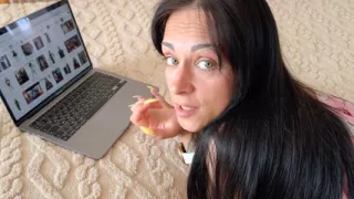 Stepdaughter wanted to take her stepdad dick in her mouth and suck it deeply while her stepmom wasn't home.