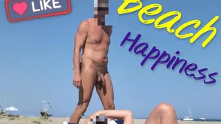 She masturbates her on the naturist beach in public with a voyeur who passes by