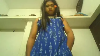 Indian shemale exposing boobs and shakeing huge ass
