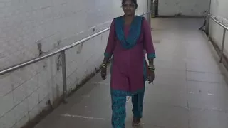 TRAIN TOILET VALI BHABHI Desi bhabhi ko desi ladke ne zam kar choda
