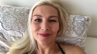 Play with the creampie in my cunt, please!