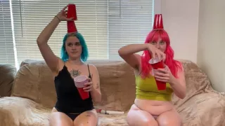 A Head Stack Cups strip game featuring Bea and Lizzy