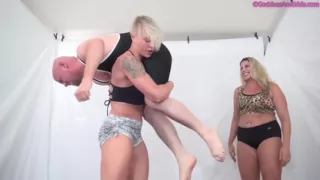 Catcaller regrets, ladies take revenge