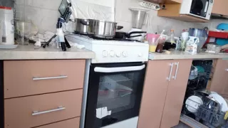 Sexy mom having breakfast in the bedroom, hairy, big, big ass. Sexy amateur wife fingers her until orgasm.