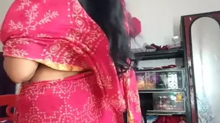 Indian Desi Beautiful Bhabi First Appearance on Cam